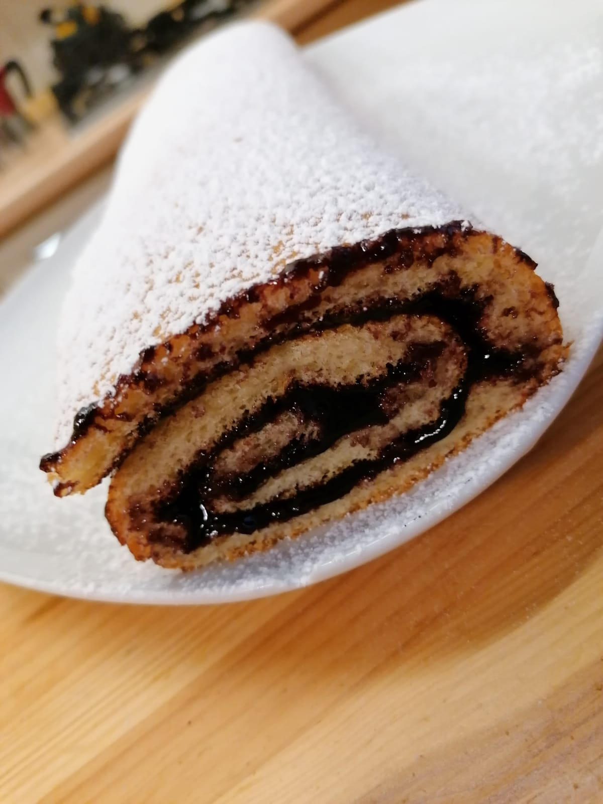 ROTOLO SOFFICE CON MARMELLATA DI MORE