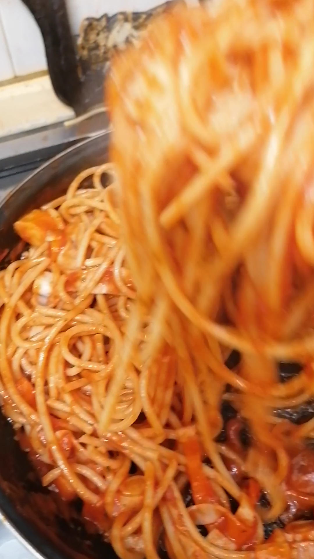 Spaghetti al pomodoro con surimi